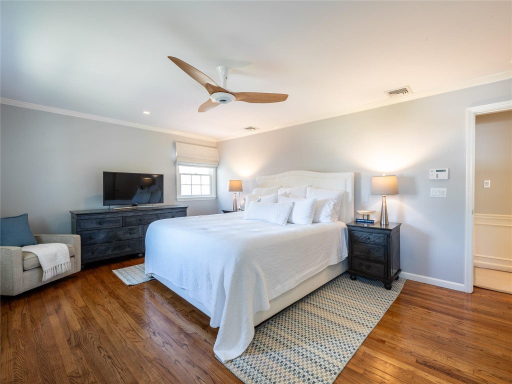 23 of 44 - 812 Hunt Lane, Manhasset, NY