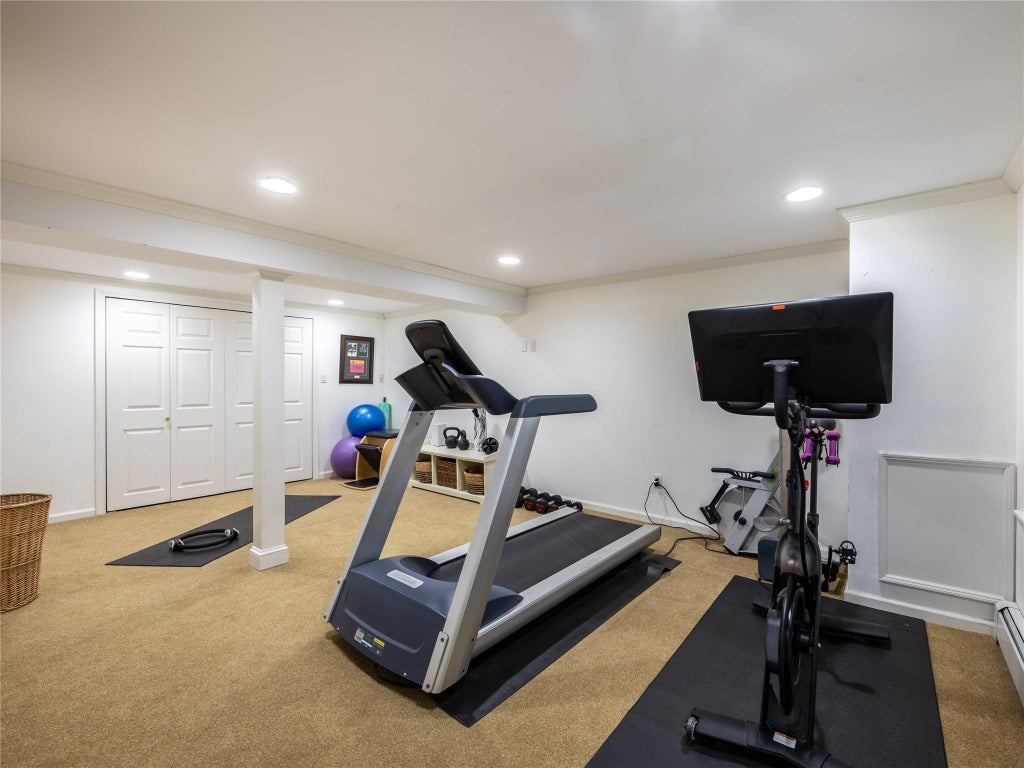 34 of 44 - 812 Hunt Lane, Manhasset, NY