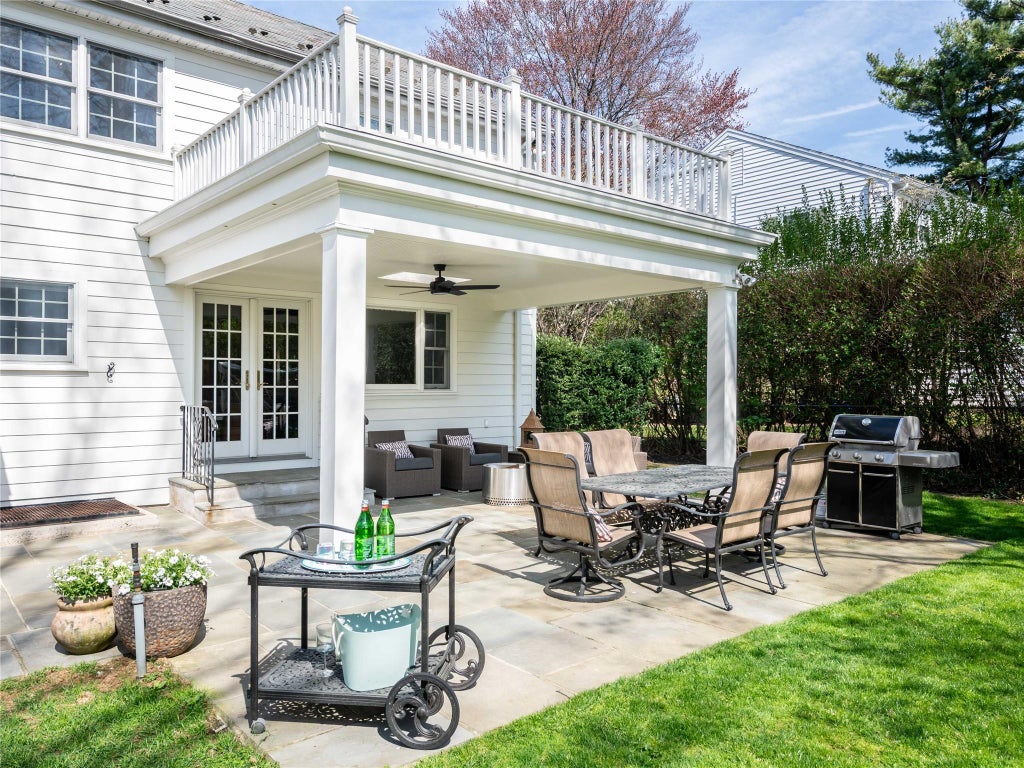 36 of 44 - 812 Hunt Lane, Manhasset, NY