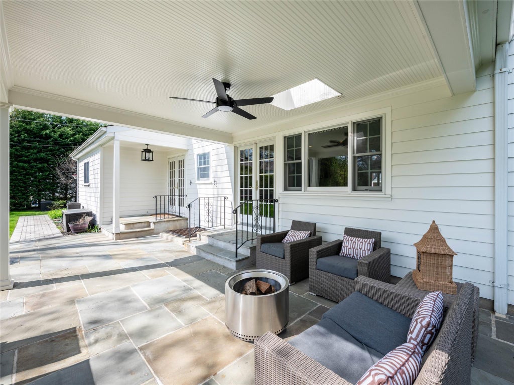 37 of 44 - 812 Hunt Lane, Manhasset, NY