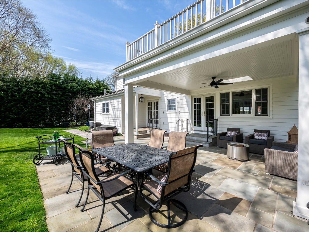 38 of 44 - 812 Hunt Lane, Manhasset, NY