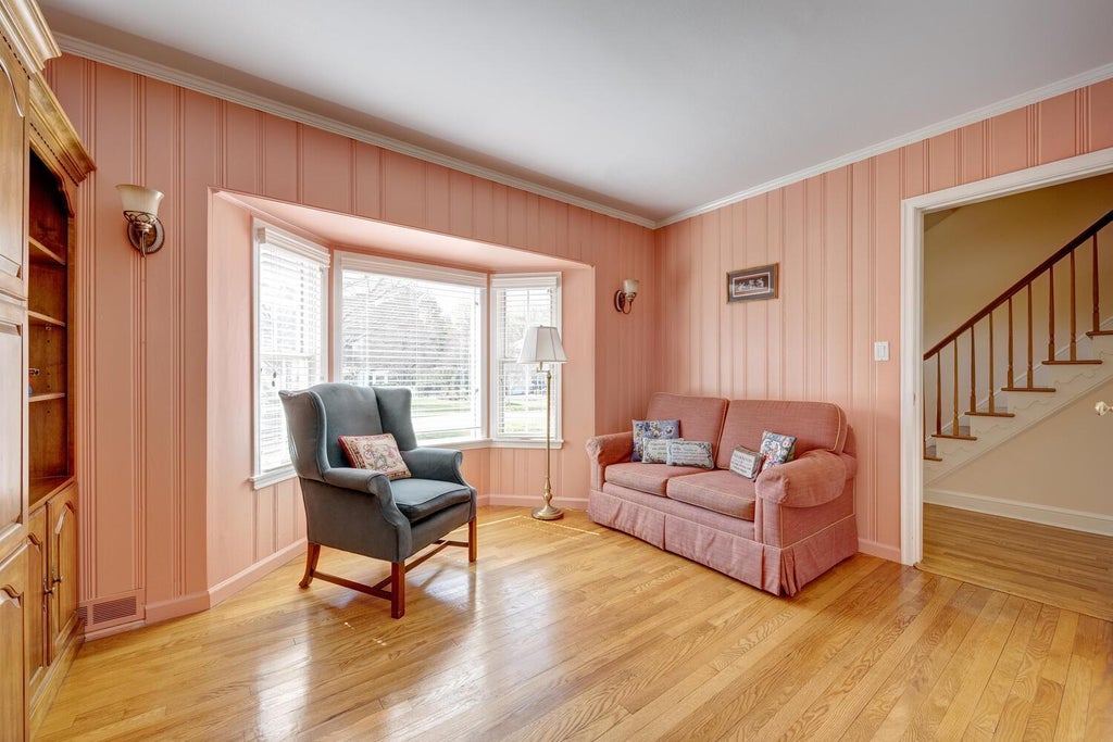 10 of 39 - 135 Northwoods Road, Manhasset, NY
