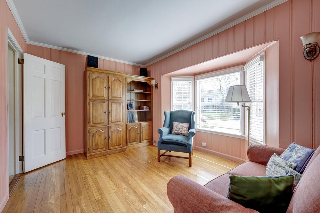 11 of 39 - 135 Northwoods Road, Manhasset, NY
