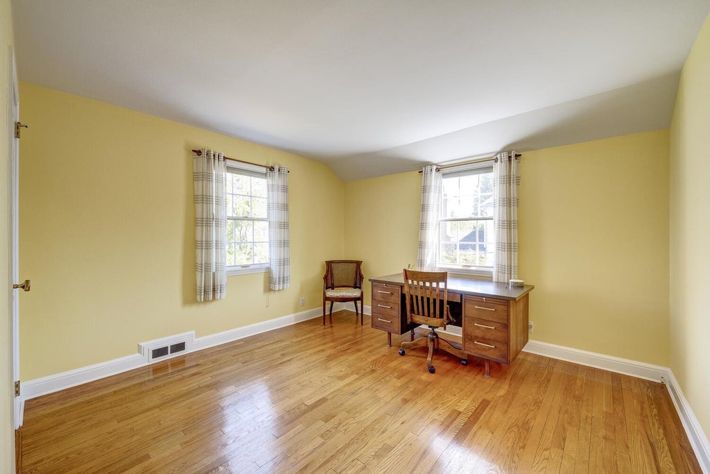 19 of 39 - 135 Northwoods Road, Manhasset, NY