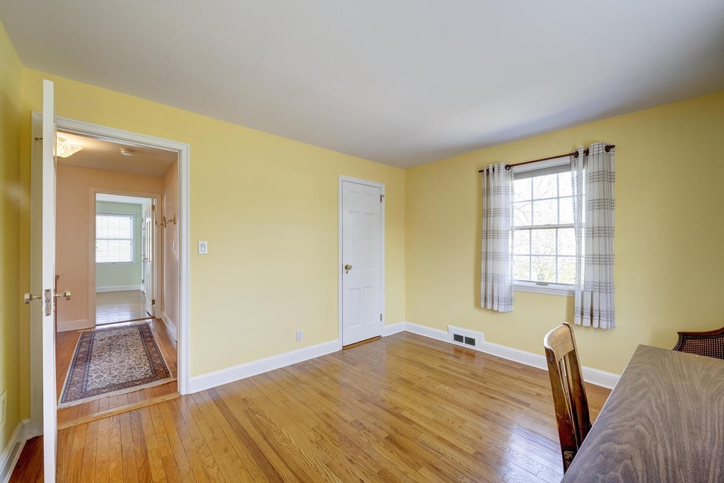 20 of 39 - 135 Northwoods Road, Manhasset, NY