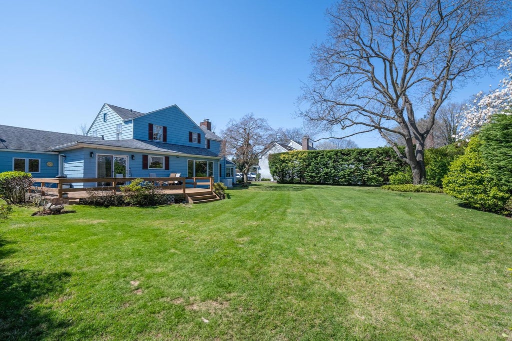 24 of 39 - 135 Northwoods Road, Manhasset, NY