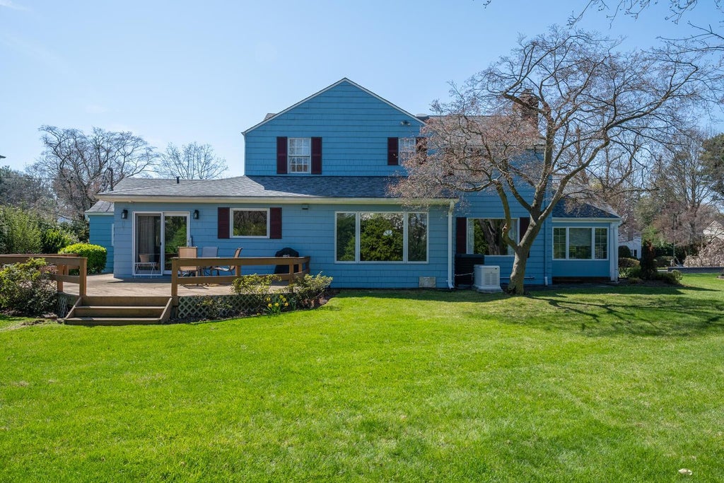25 of 39 - 135 Northwoods Road, Manhasset, NY