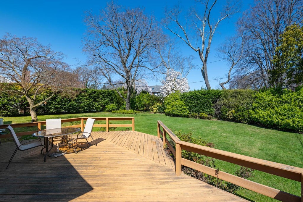 28 of 39 - 135 Northwoods Road, Manhasset, NY