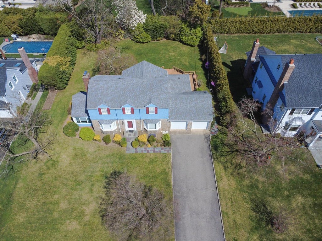 29 of 39 - 135 Northwoods Road, Manhasset, NY