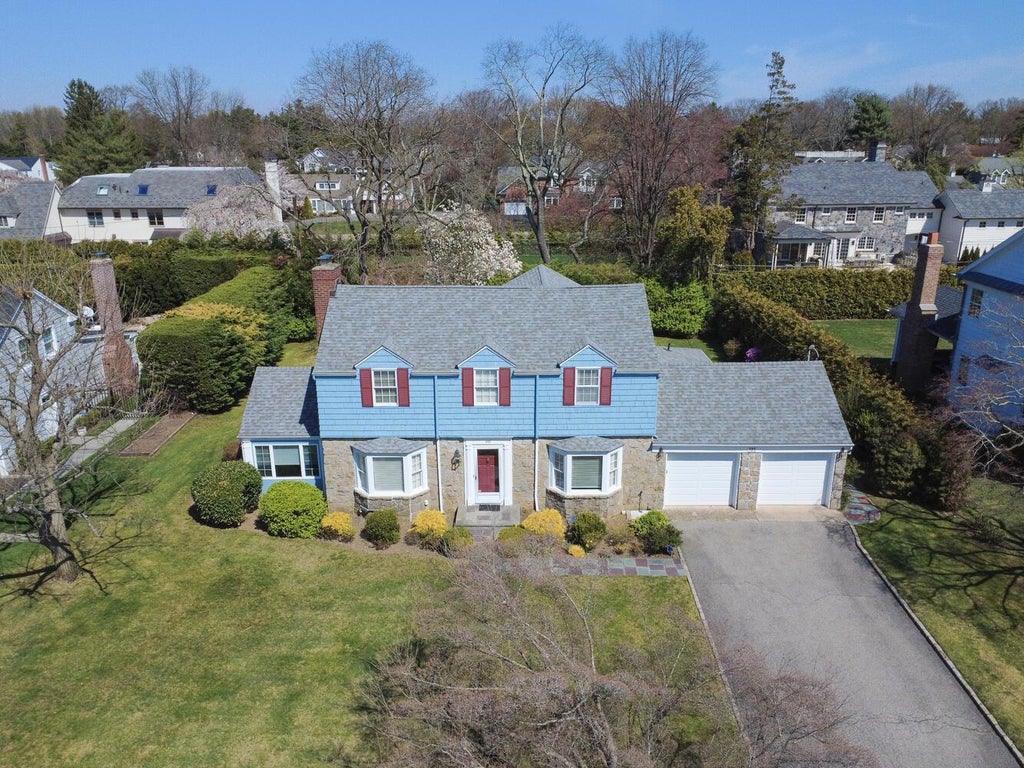 30 of 39 - 135 Northwoods Road, Manhasset, NY