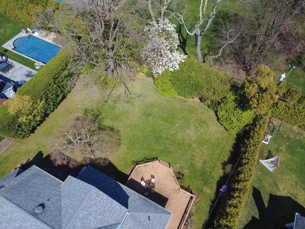 31 of 39 - 135 Northwoods Road, Manhasset, NY