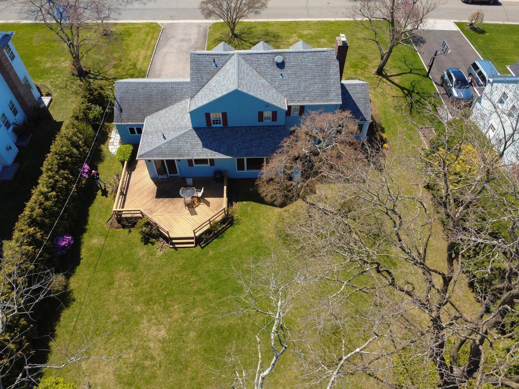 34 of 39 - 135 Northwoods Road, Manhasset, NY