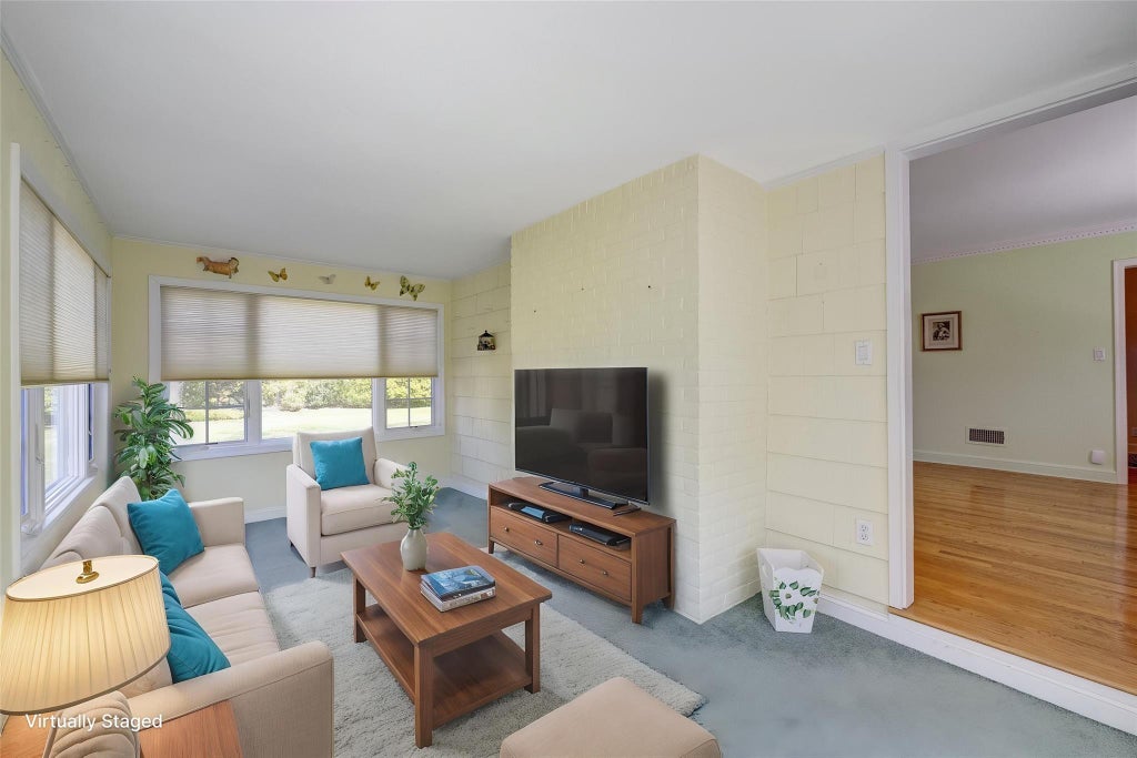 6 of 39 - 135 Northwoods Road, Manhasset, NY