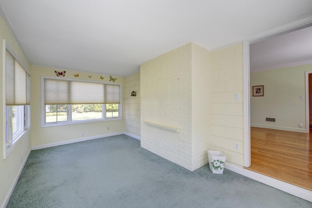 7 of 39 - 135 Northwoods Road, Manhasset, NY