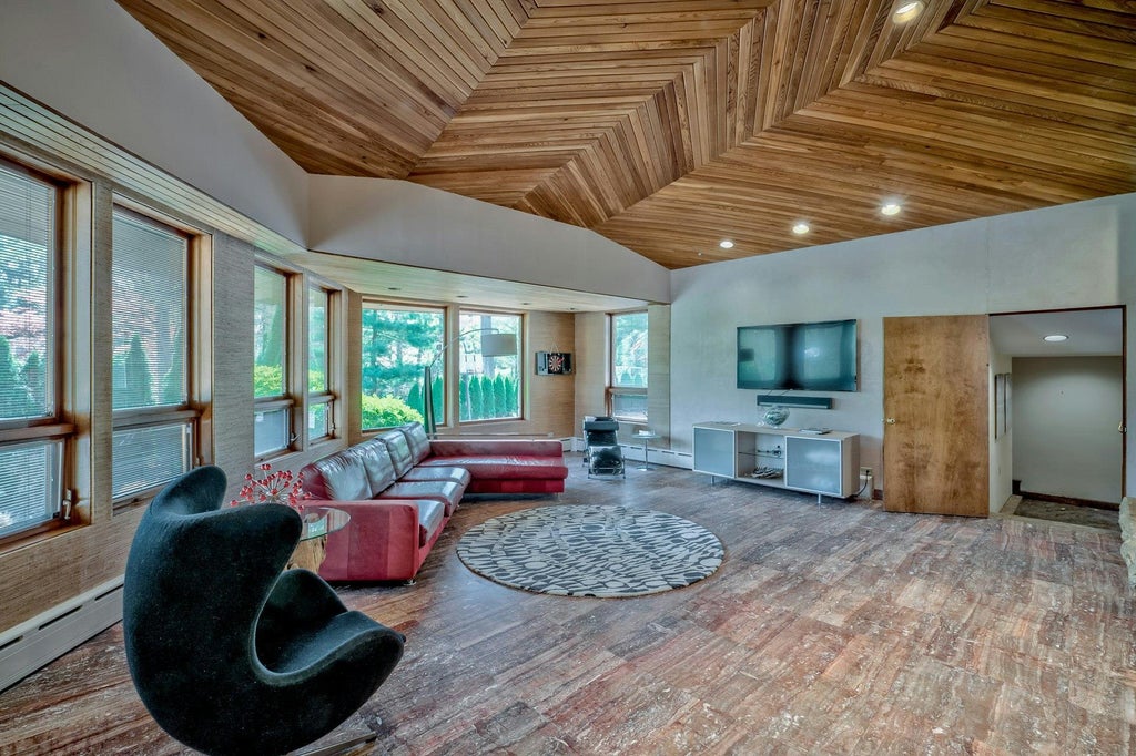 11 of 40 - 17 Forest Drive, Sands Point, NY