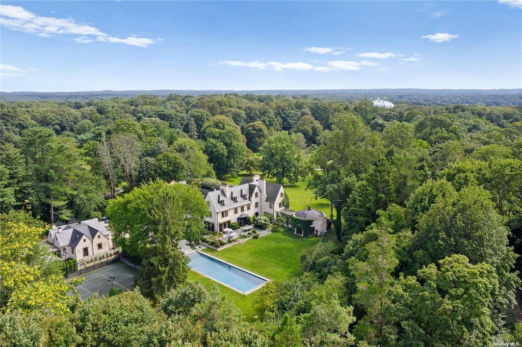 2 of 33 - 339 Duck Pond Road, Locust Valley, NY