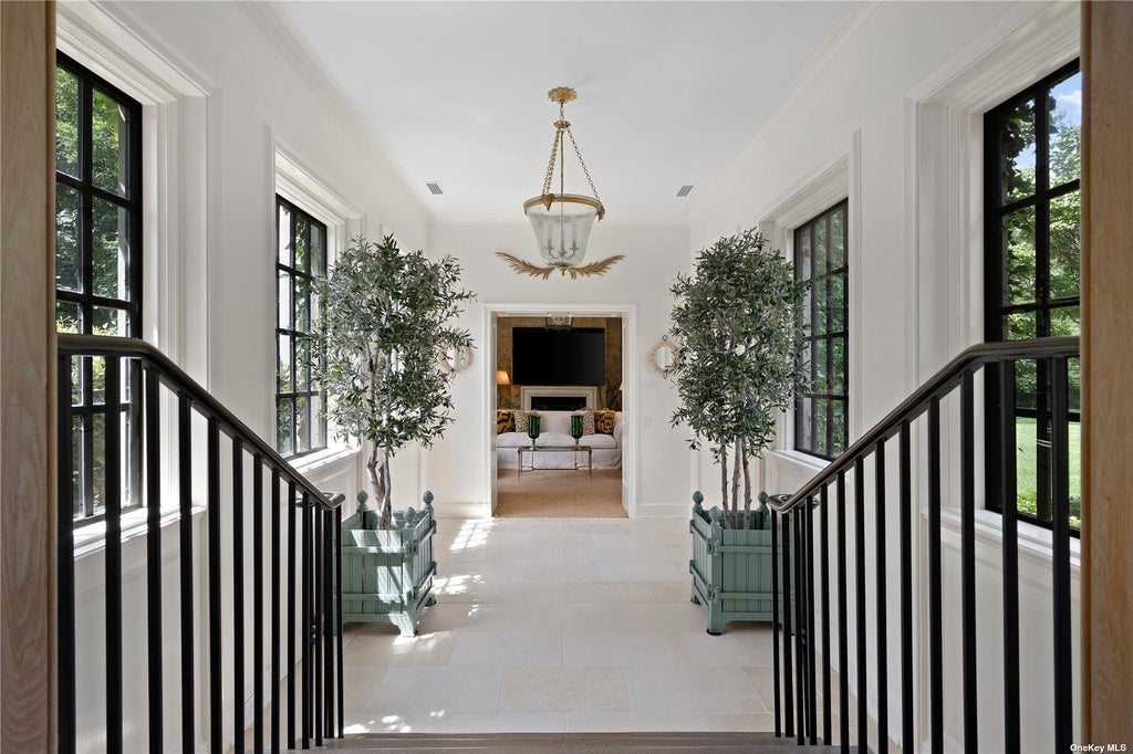 7 of 33 - 339 Duck Pond Road, Locust Valley, NY