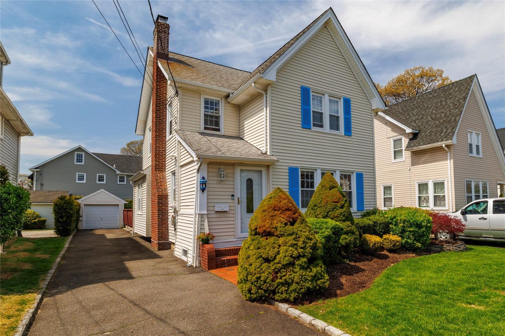 1 of 21 - 302 Forest Avenue, Rockville Centre, NY