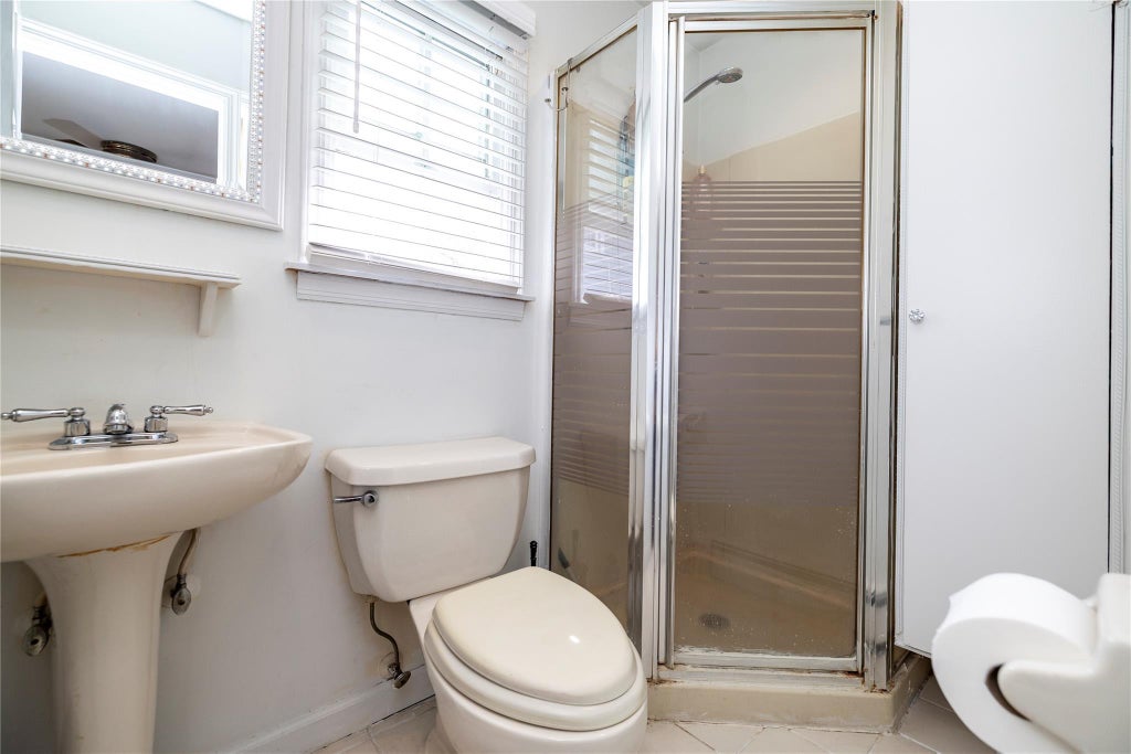 9 of 21 - 302 Forest Avenue, Rockville Centre, NY