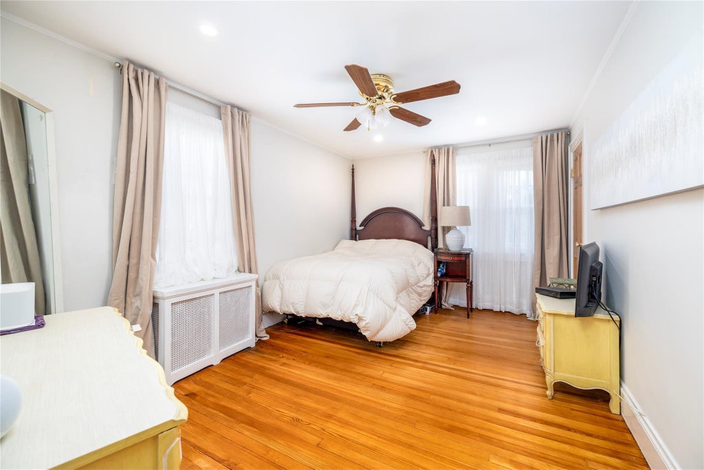 10 of 21 - 302 Forest Avenue, Rockville Centre, NY
