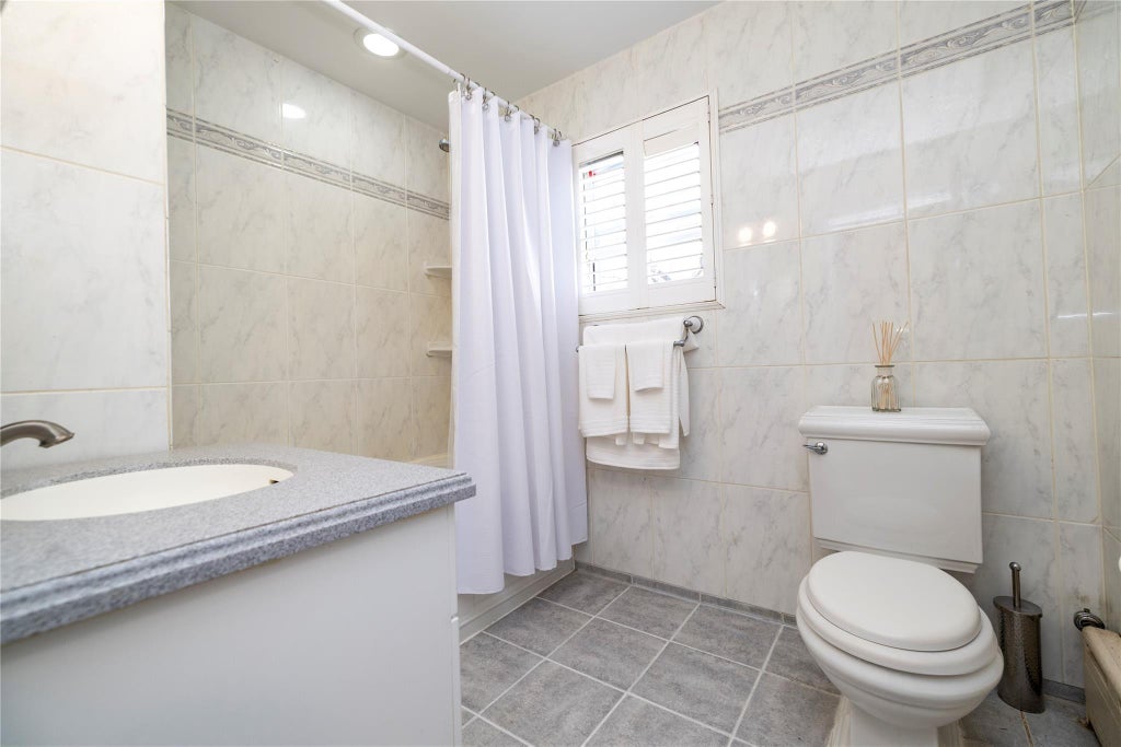 13 of 21 - 302 Forest Avenue, Rockville Centre, NY
