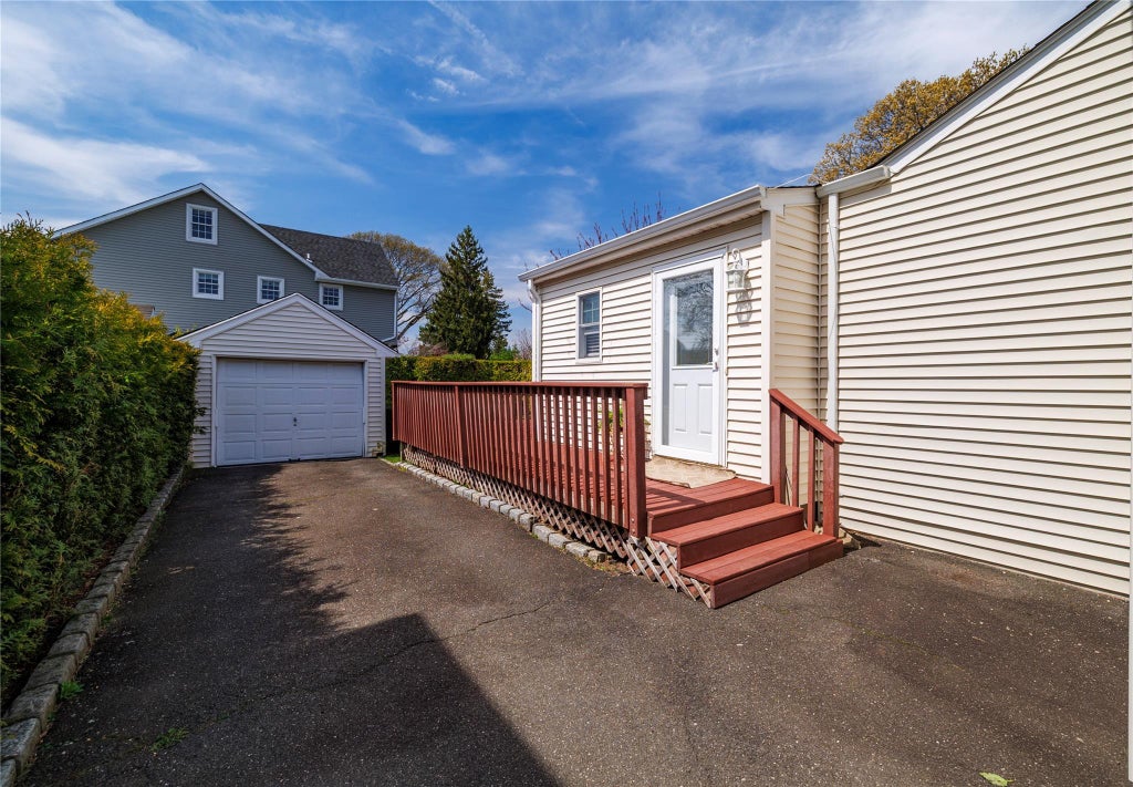 14 of 21 - 302 Forest Avenue, Rockville Centre, NY