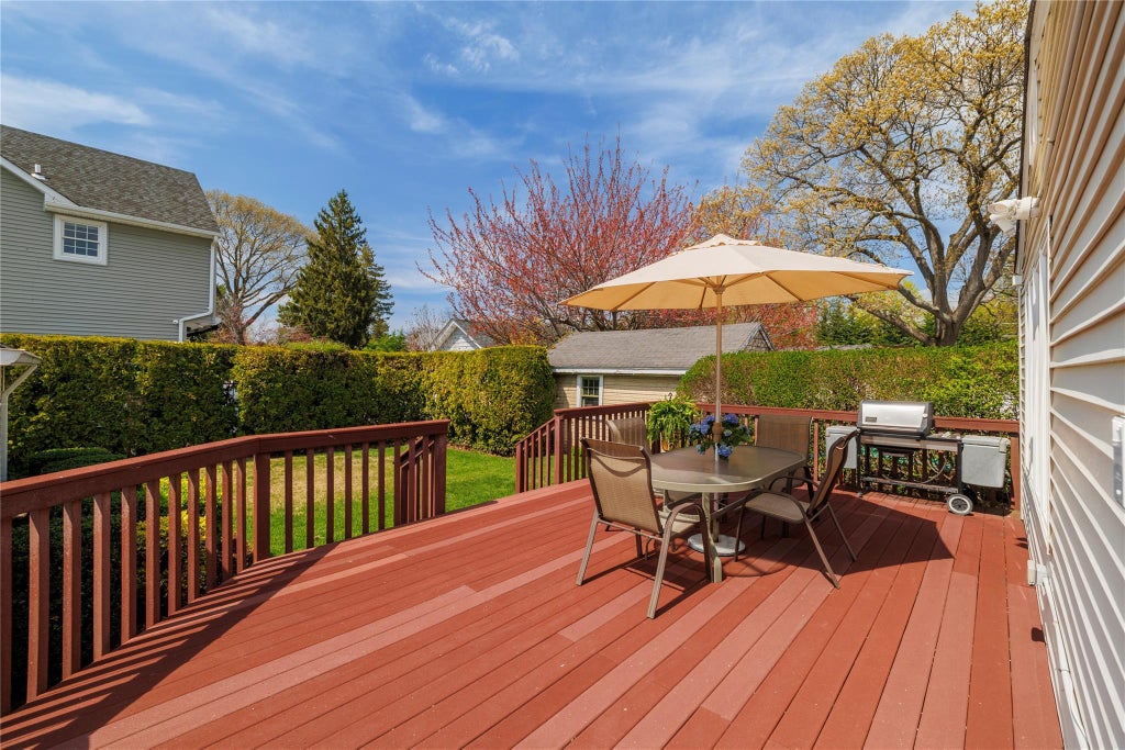 15 of 21 - 302 Forest Avenue, Rockville Centre, NY