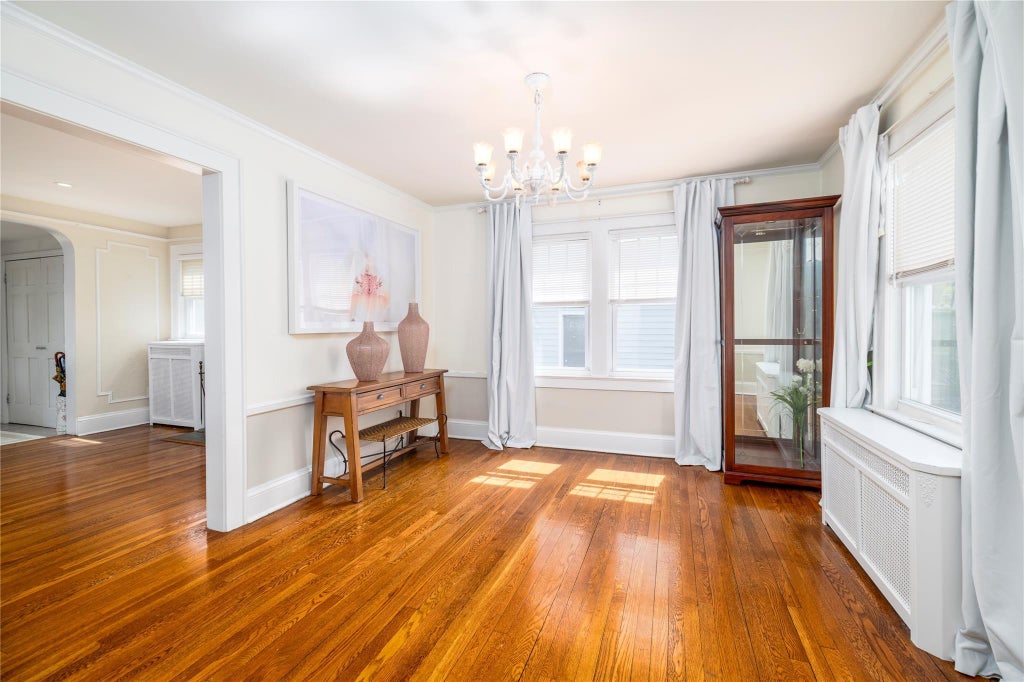 5 of 21 - 302 Forest Avenue, Rockville Centre, NY