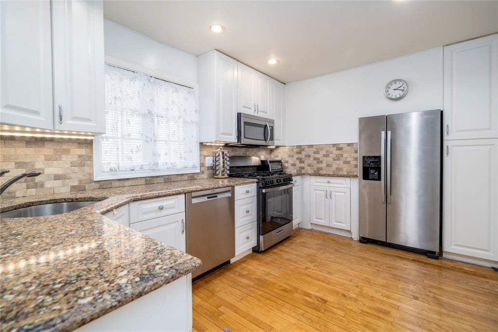 7 of 21 - 302 Forest Avenue, Rockville Centre, NY