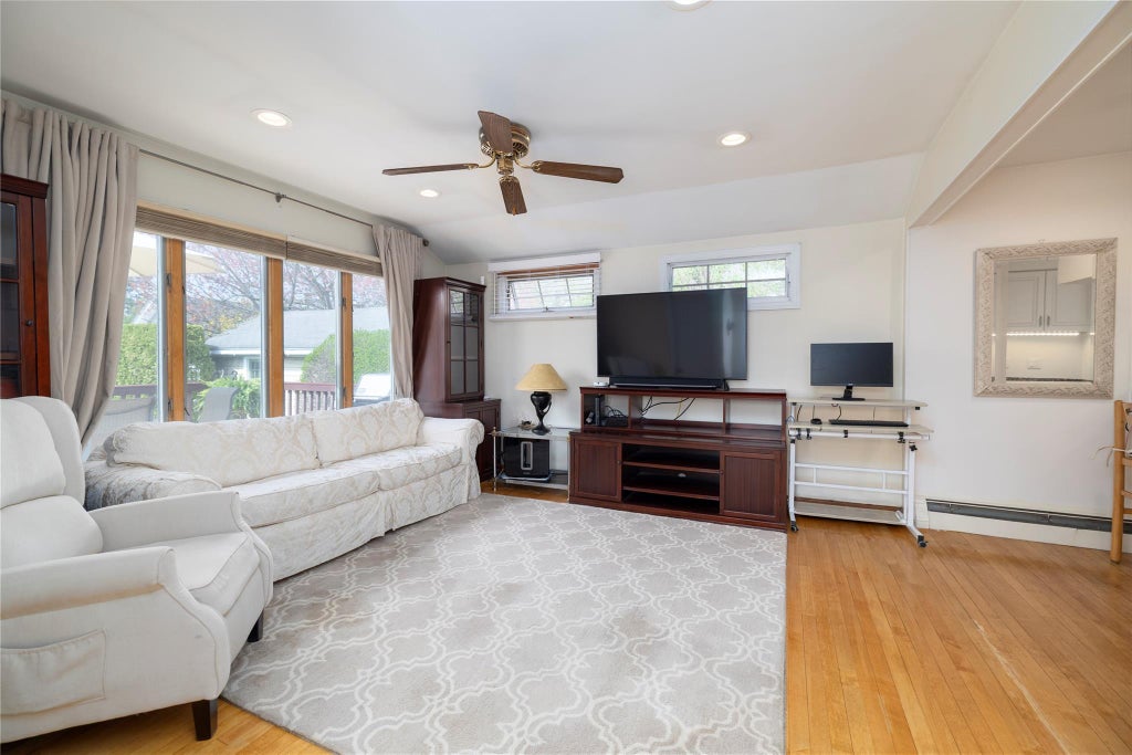 8 of 21 - 302 Forest Avenue, Rockville Centre, NY