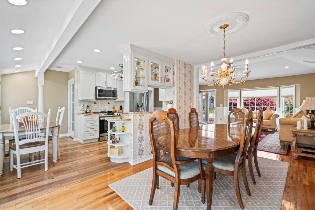 10 of 37 - 8 Raven Drive, Commack, NY