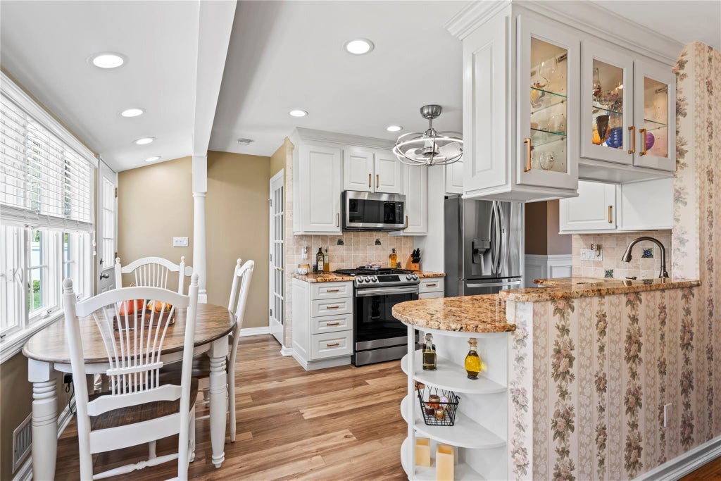 11 of 37 - 8 Raven Drive, Commack, NY