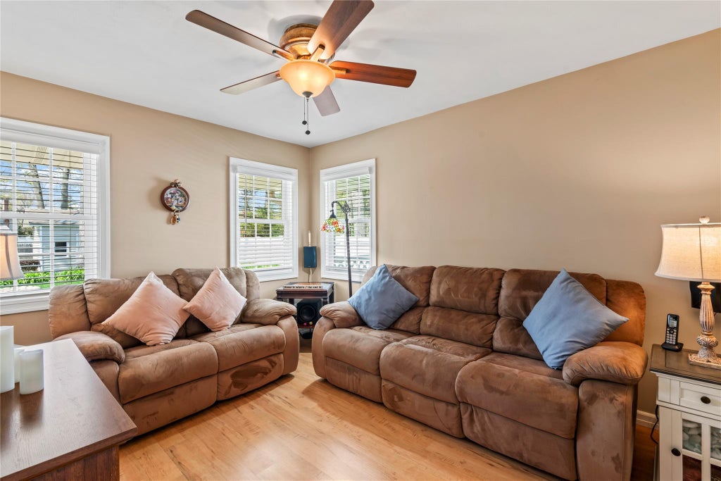 18 of 37 - 8 Raven Drive, Commack, NY