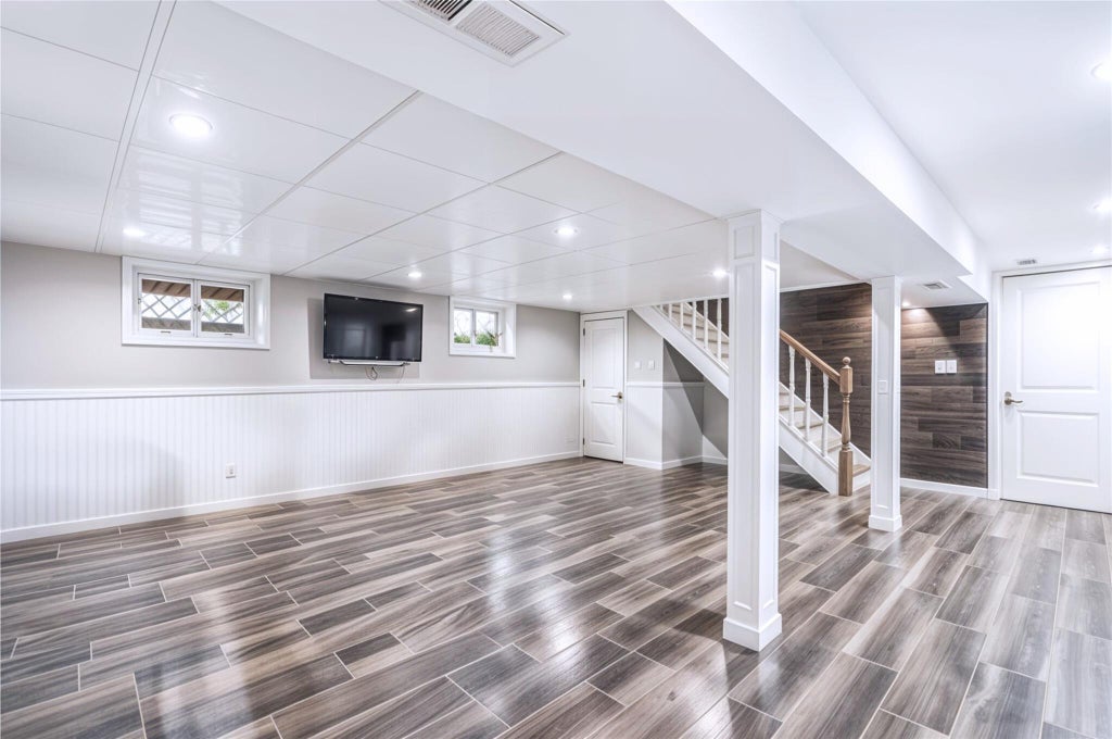 20 of 37 - 8 Raven Drive, Commack, NY
