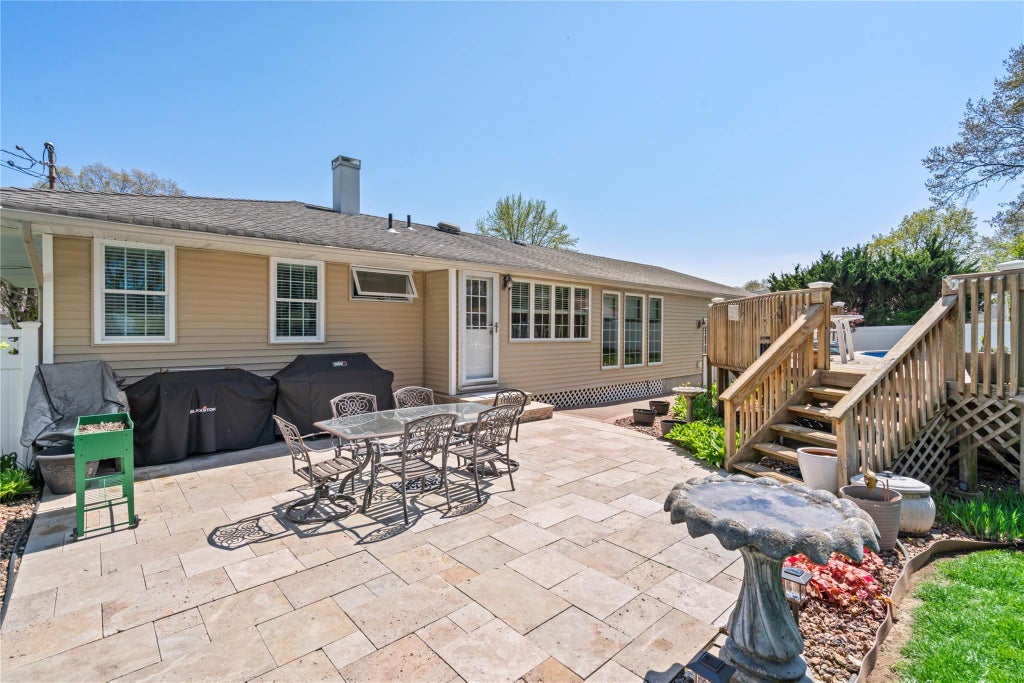 23 of 37 - 8 Raven Drive, Commack, NY