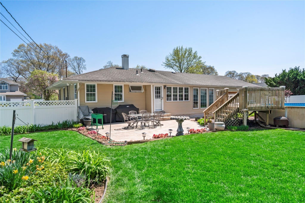 25 of 37 - 8 Raven Drive, Commack, NY