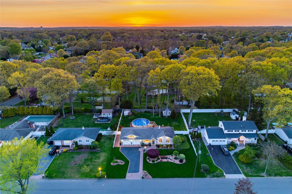 2 of 37 - 8 Raven Drive, Commack, NY