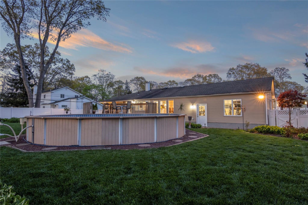 30 of 37 - 8 Raven Drive, Commack, NY