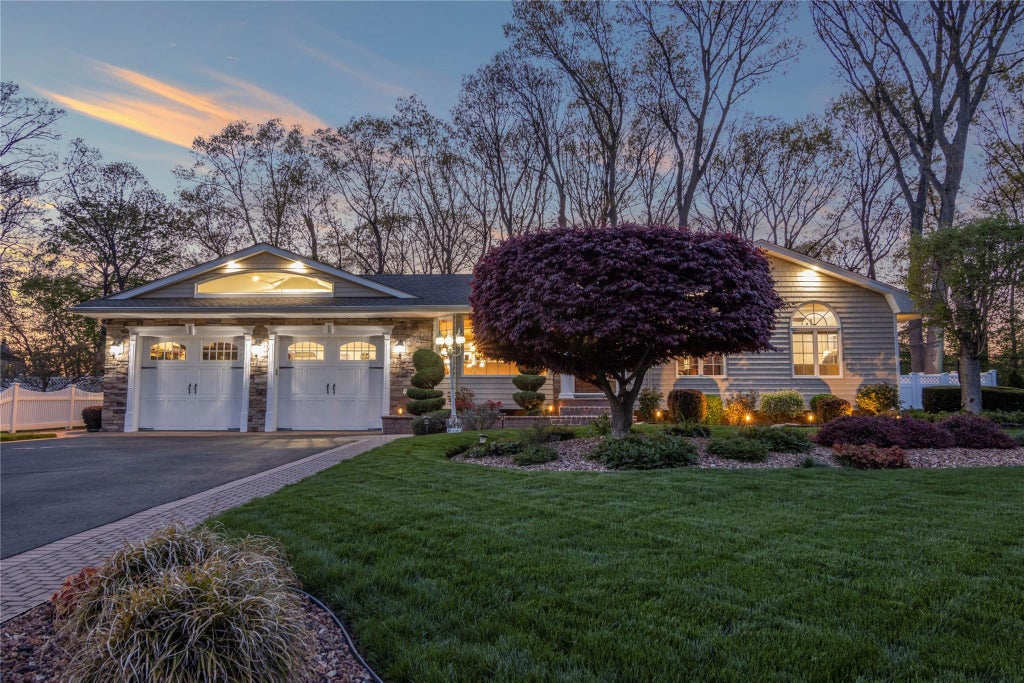 32 of 37 - 8 Raven Drive, Commack, NY