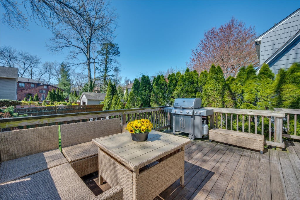 9 of 26 - 1075 Grant Avenue, Pelham, NY