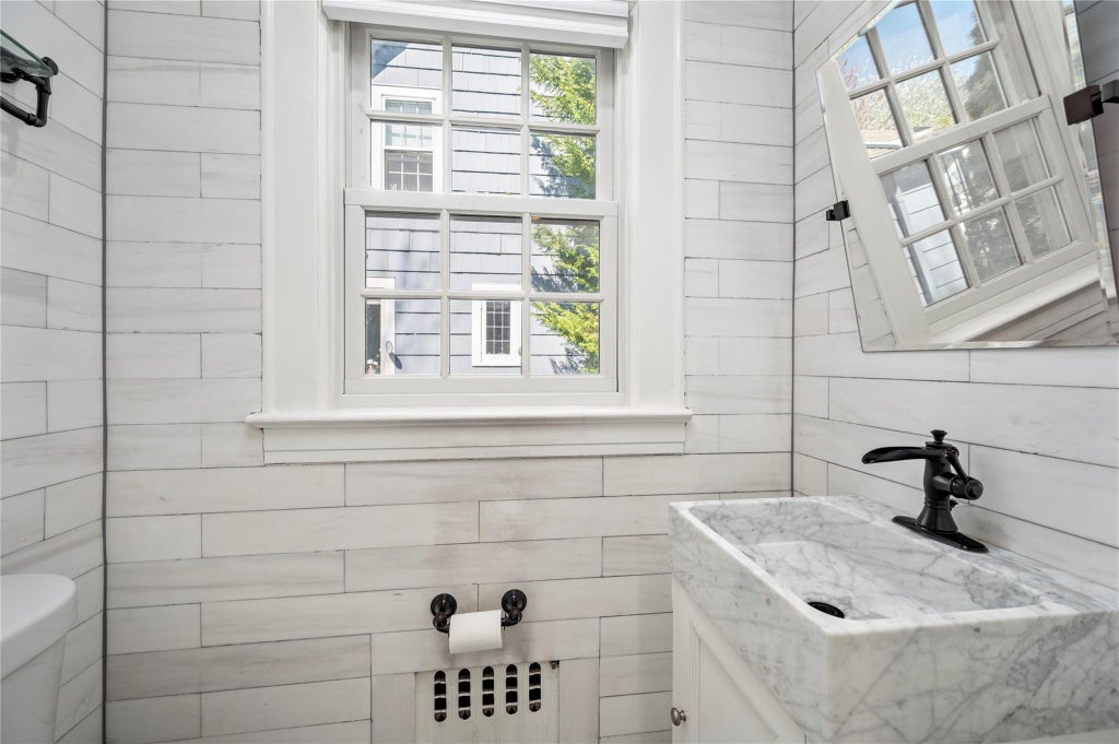 13 of 26 - 1075 Grant Avenue, Pelham, NY