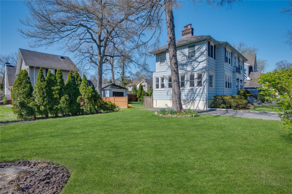 1 of 26 - 1075 Grant Avenue, Pelham, NY