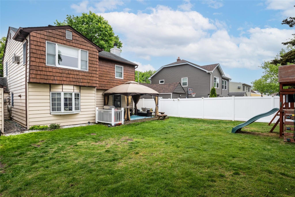 15 of 21 - 296 Jerome Avenue, Carle Place, NY