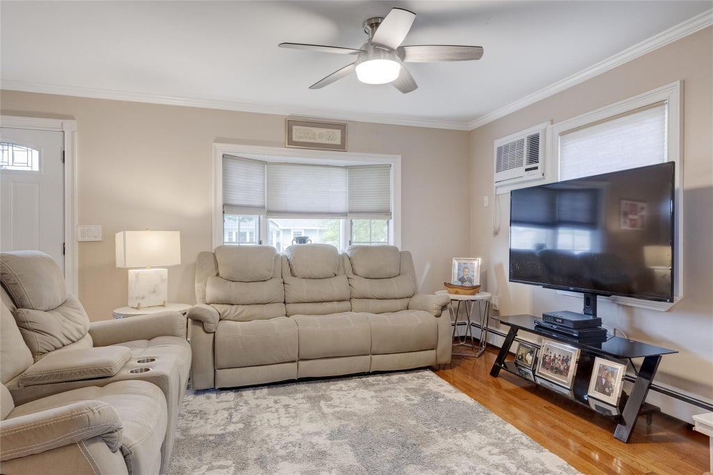 2 of 21 - 296 Jerome Avenue, Carle Place, NY