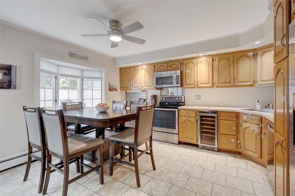 6 of 21 - 296 Jerome Avenue, Carle Place, NY