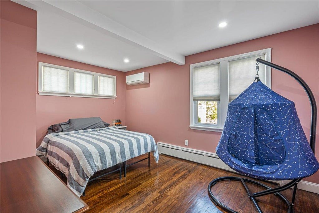 15 of 39 - 707 Glover Place, Baldwin, NY