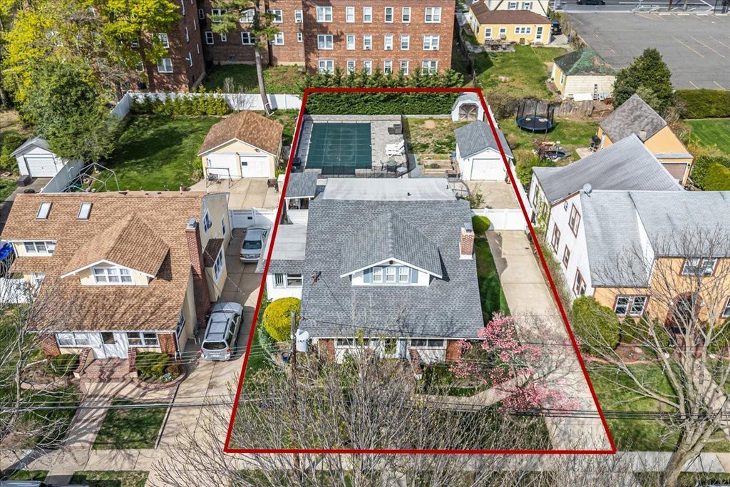 2 of 39 - 707 Glover Place, Baldwin, NY