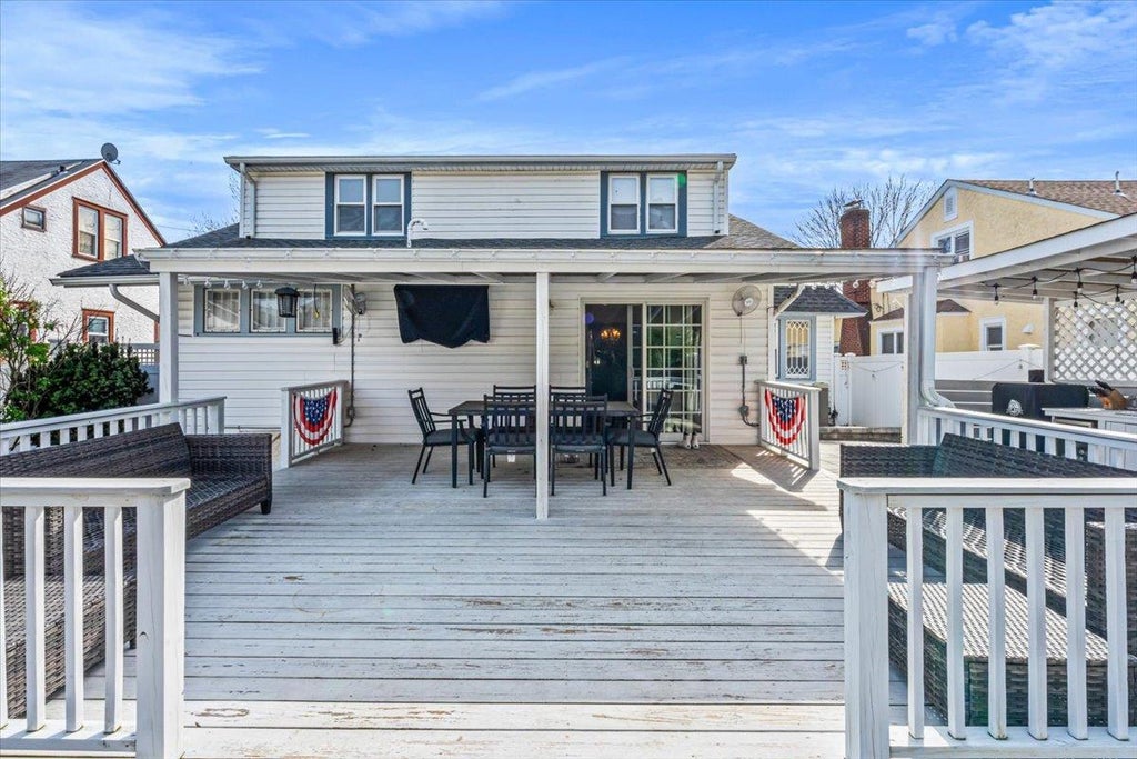 30 of 39 - 707 Glover Place, Baldwin, NY