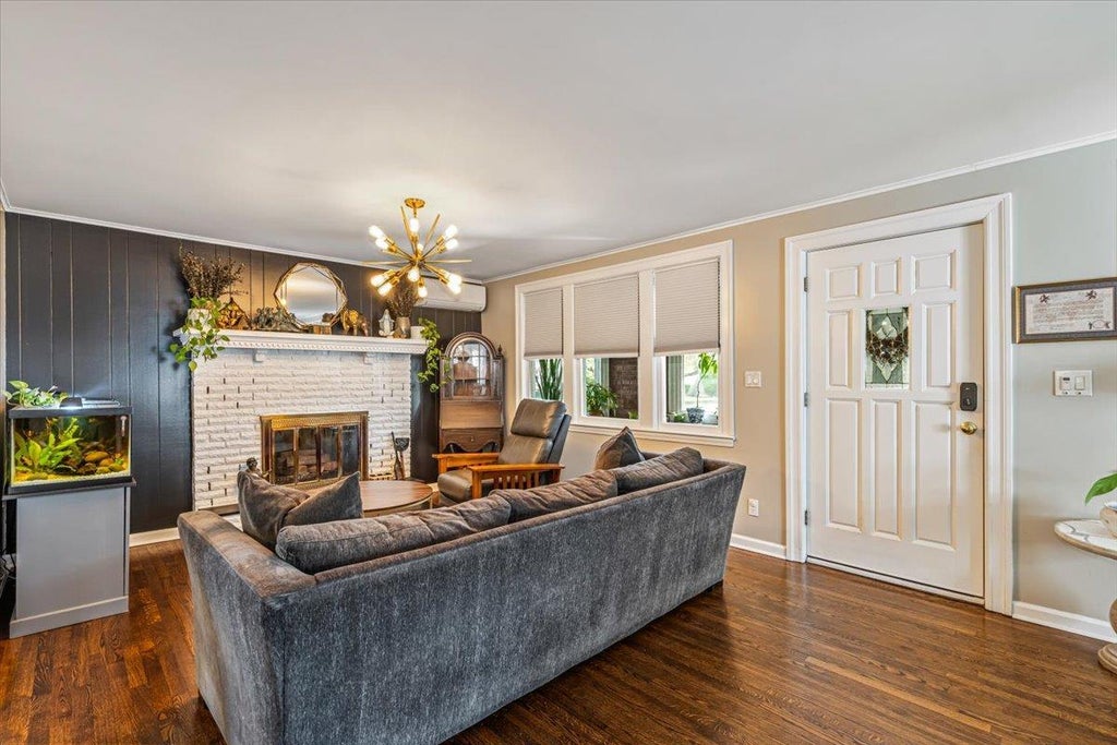 6 of 39 - 707 Glover Place, Baldwin, NY