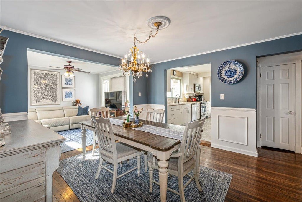 8 of 39 - 707 Glover Place, Baldwin, NY
